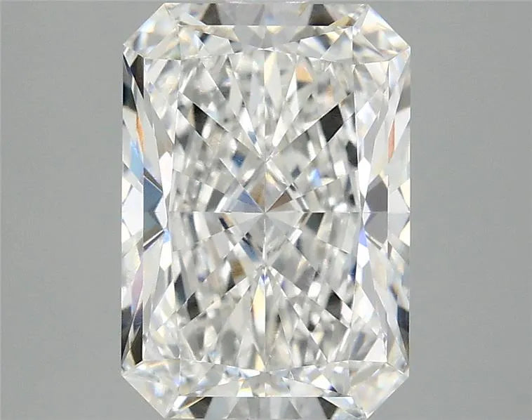 3.10ct Radiant Lab Grown Diamond (Colour F, Clarity VVS2, IGI Certified)