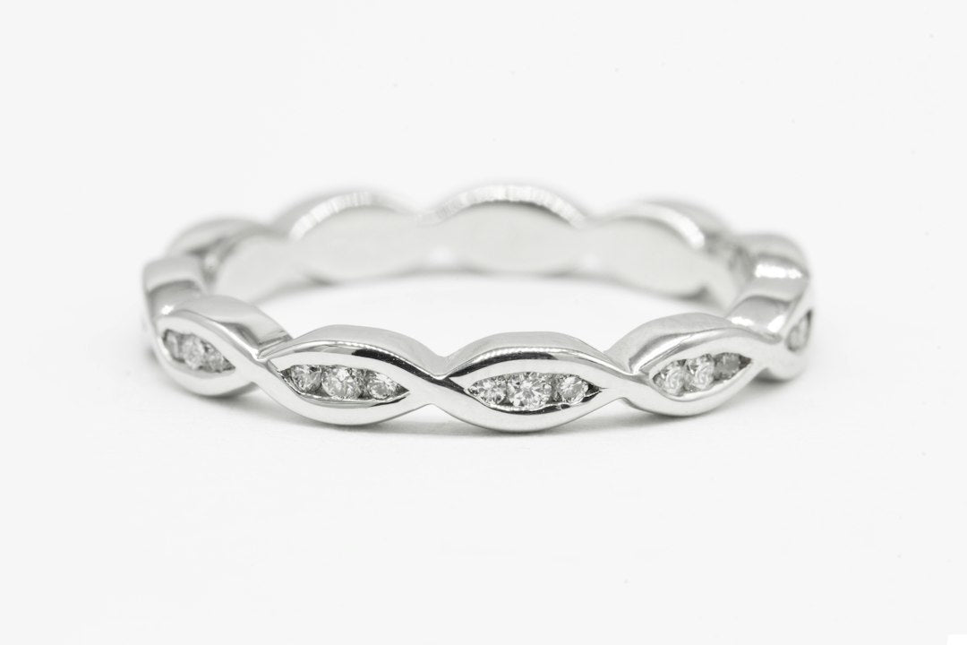 A 5 Diamond Anniversary Ring Makes Every Milestone Shine